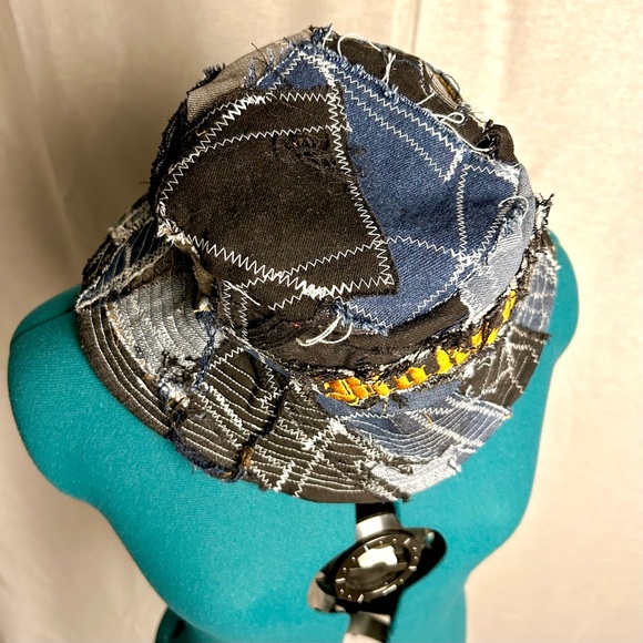 Upcycled denim bucket hat - Picture 3 of 3